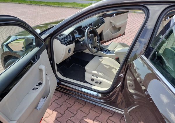 Skoda Superb cena 96500 przebieg: 88000, rok produkcji 2017 z Warszawa małe 781